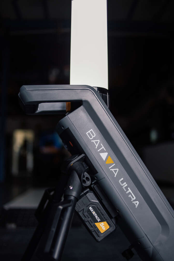 BATAVIA Hybrid-LED-Arbeitsleuchte 360° mit Akku und Ladegerät